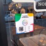Placa adhesiva con NFC y código QR para reseñas de Google